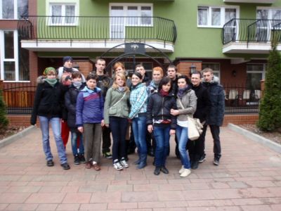 2012 03_15_Zdjecie_pamiatkowe_przed_hotelem_002