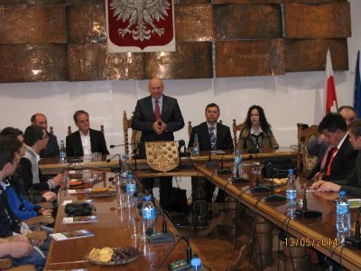 2014 05 13 macedonczycy w urzedzie01