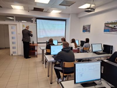 Zajęcia praktyczne na Wydziale Techniki Morskiej i Transportu Zachodniopomorskiego Uniwersytetu Technologicznego w Szczecinie.
