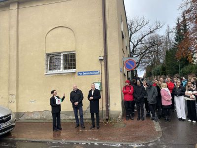 Nasza szkoła wzięła udział w uroczystości związanej z zamontowaniem nowego defibrylatora AED